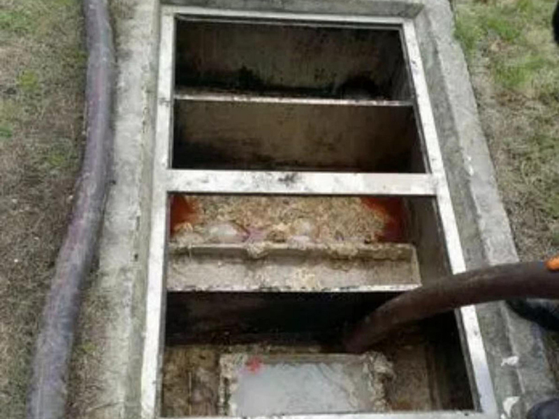 下冶镇隔油池清理