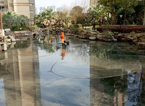 下冶镇景观池淤泥清理