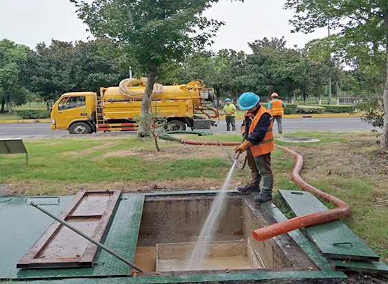 下冶镇化油池清理
