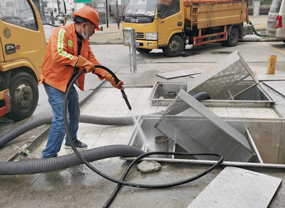 下冶镇隔油池清理